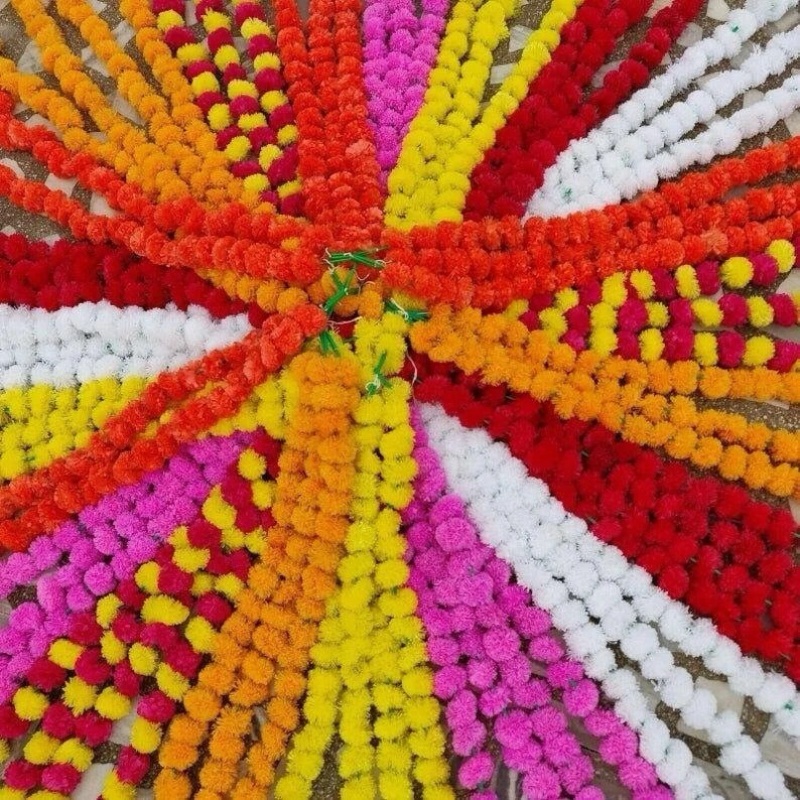 GARLANDS MARIGOLD PLASTIC Mix: OY, Yellow, Red